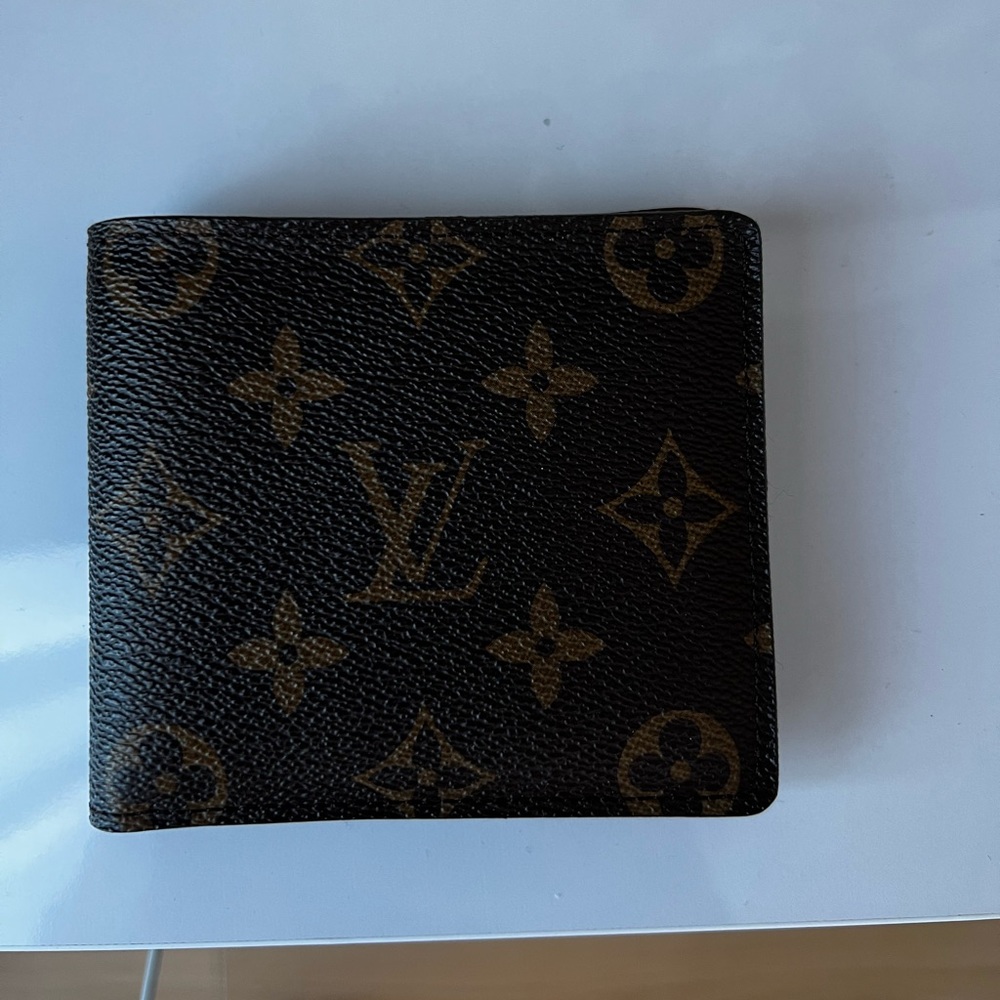 Louis Vuitton wallet! Authentic!
